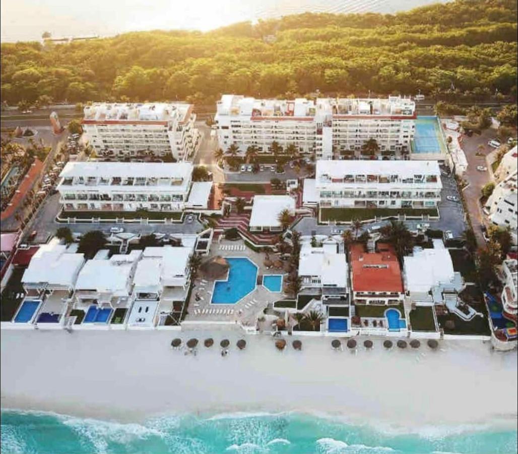 Brisas - By The Sea Cancun